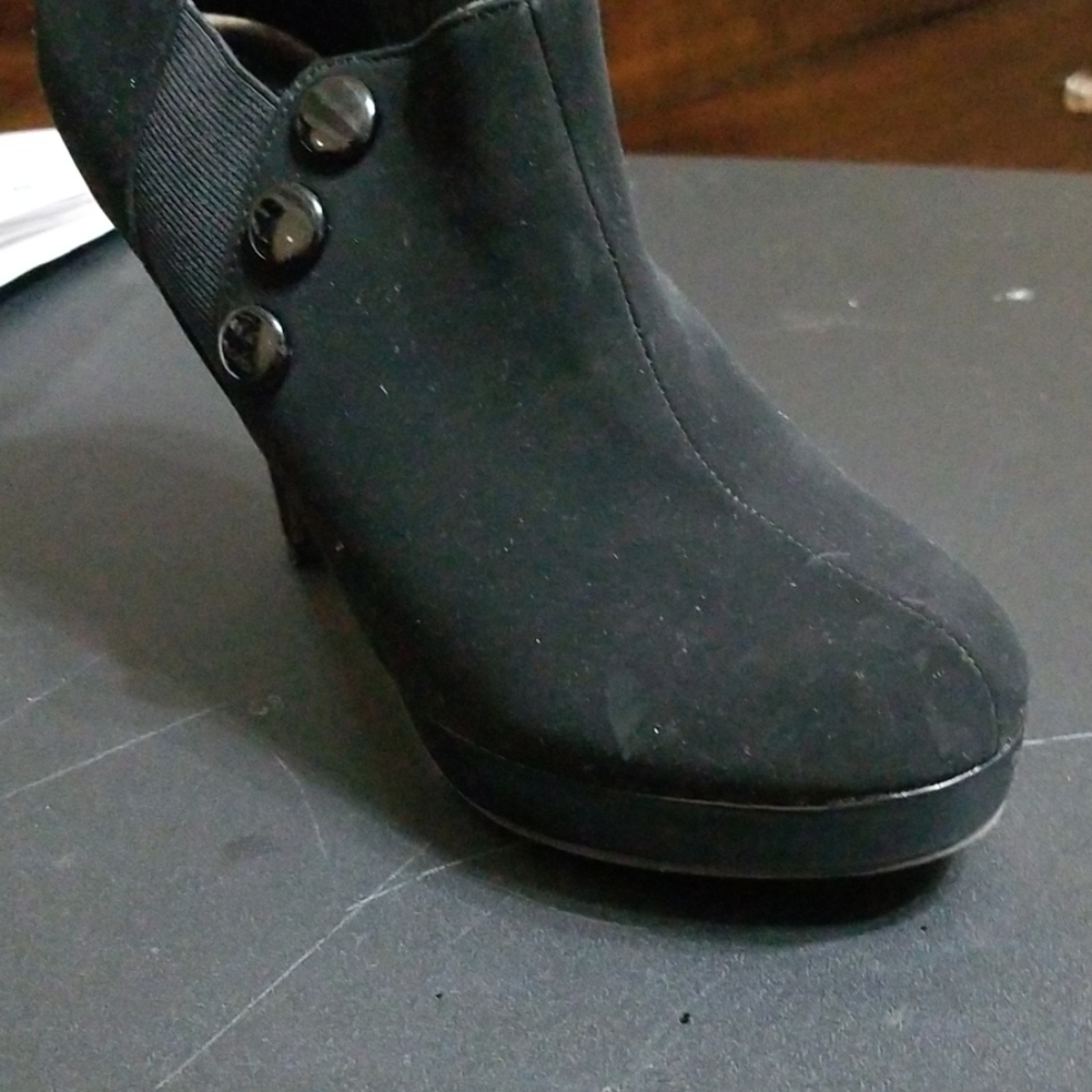 Shoes - Picture 4 of 4